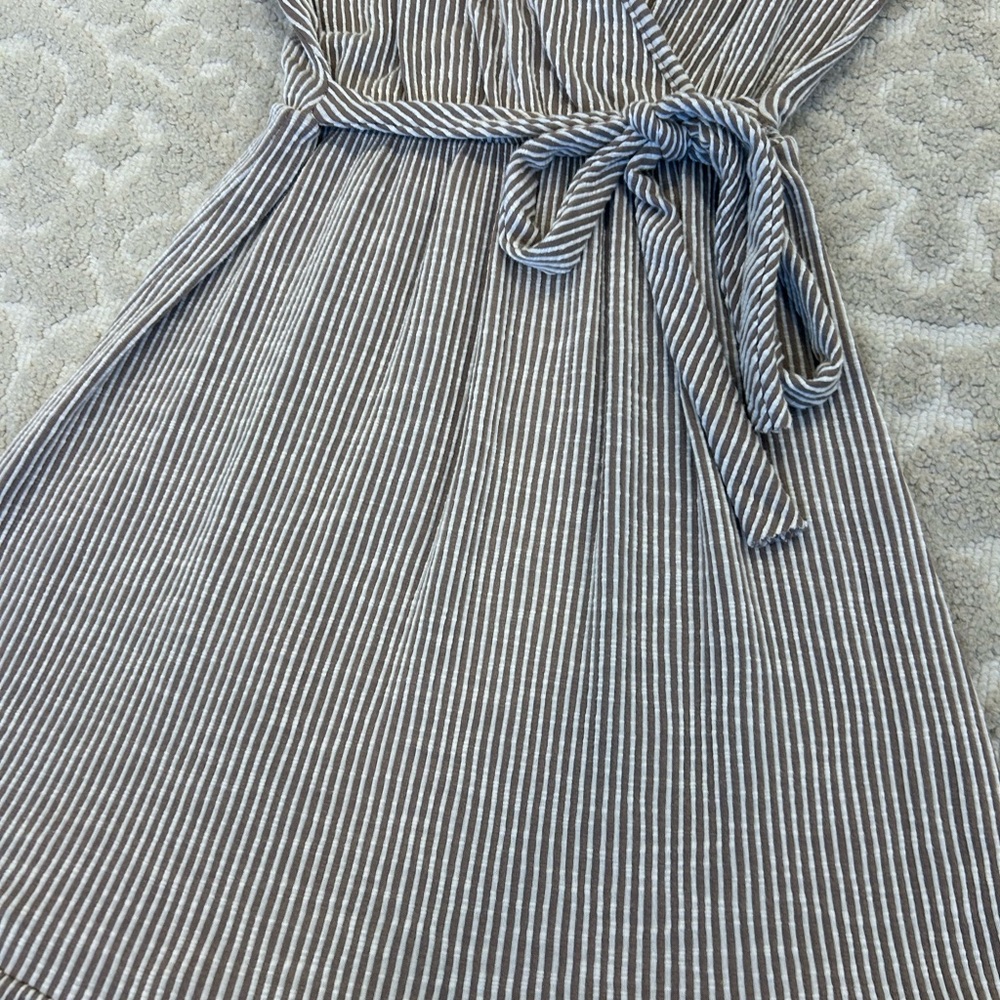 Caution to the wind tan white striped stretch wrap neutral dress women’s - Picture 4 of 7